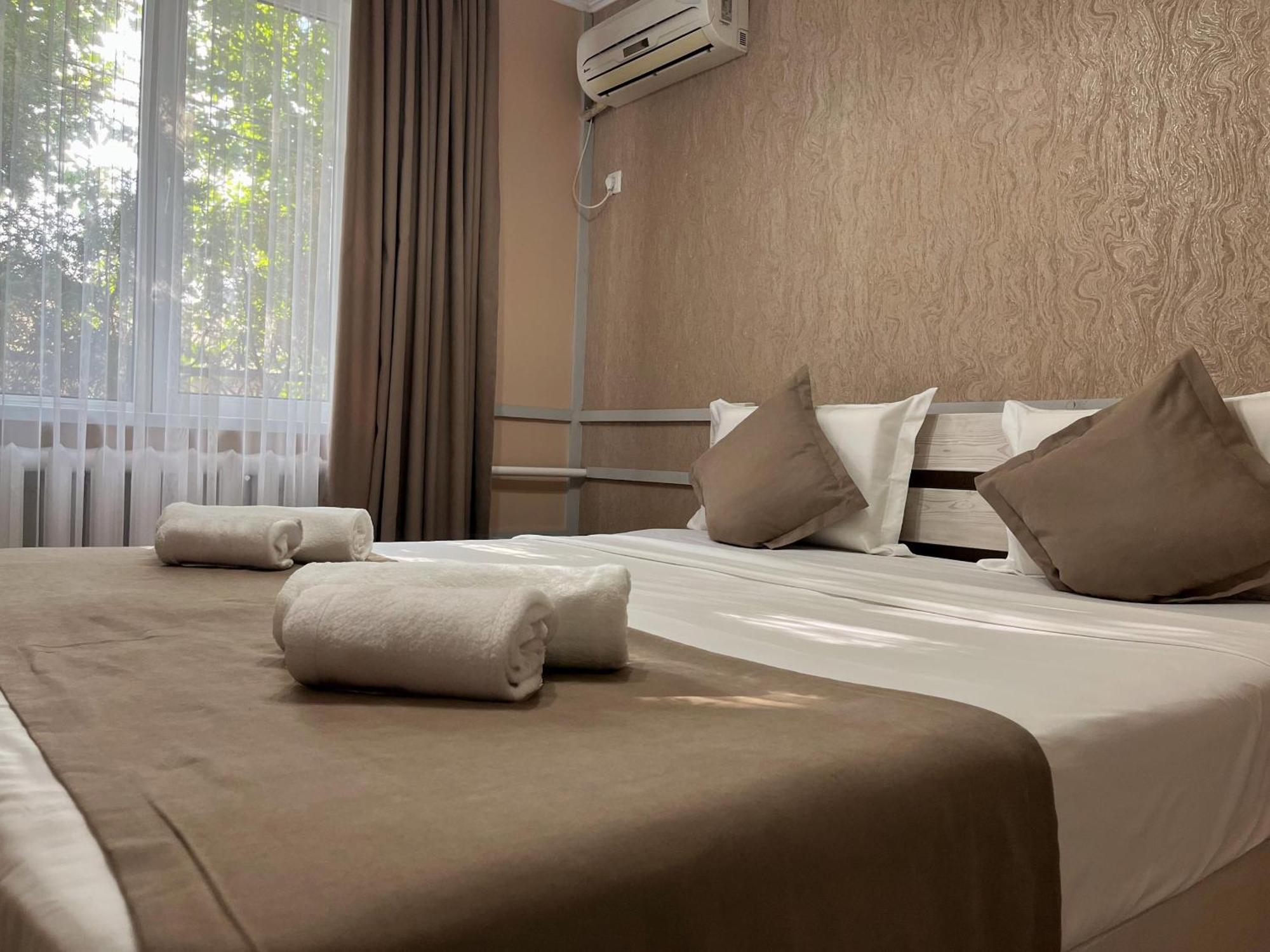 Kausar Hotel Бишкек Екстериор снимка